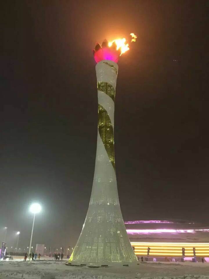 天山腳下看“雪蓮”綻放